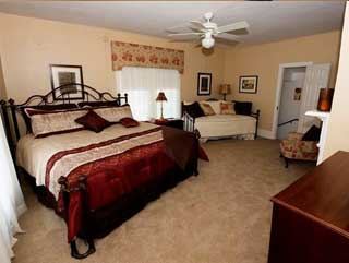 The Stewart Room, a king bed with a day bed behind